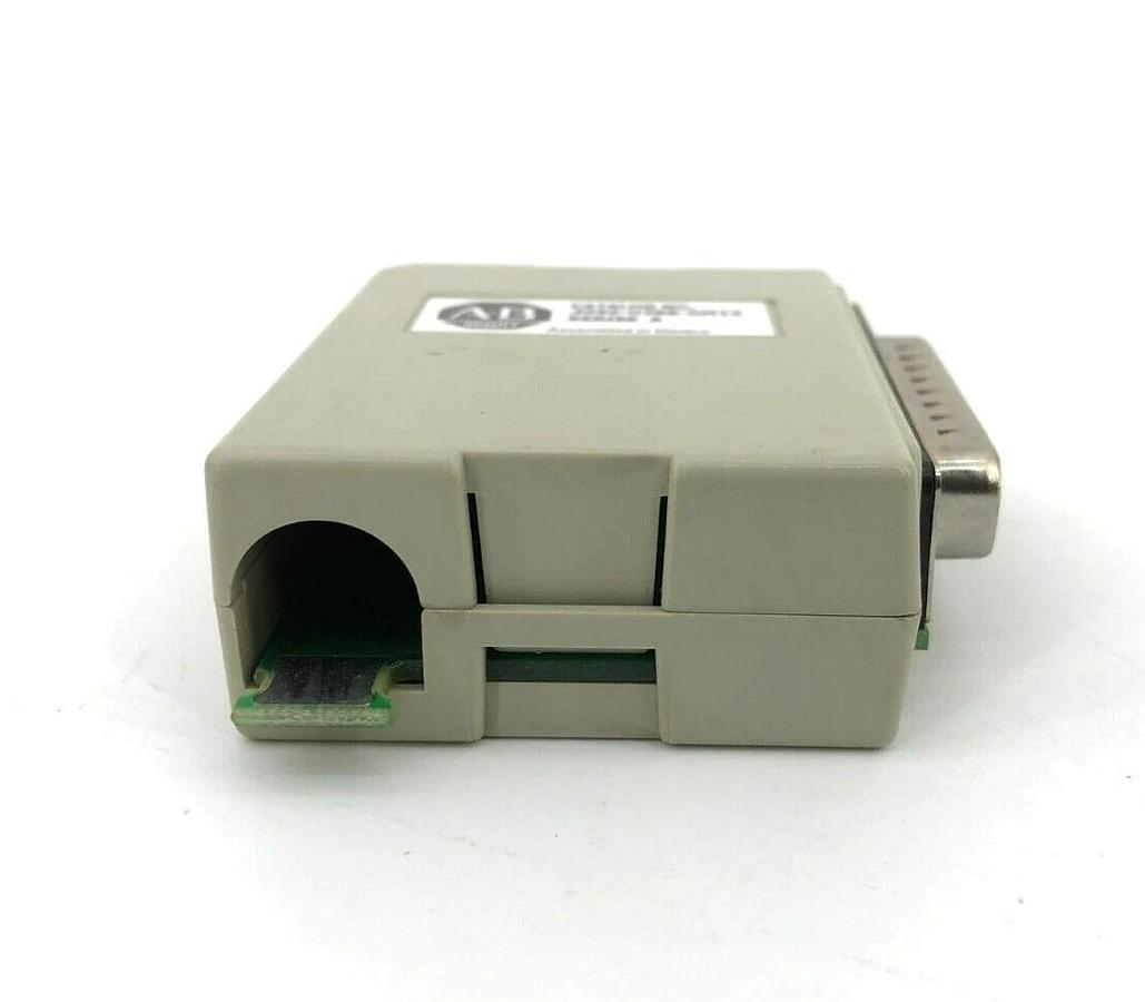 New Allen Bradley 2090-U3CBB-DM12 Ser. A Breakout Board