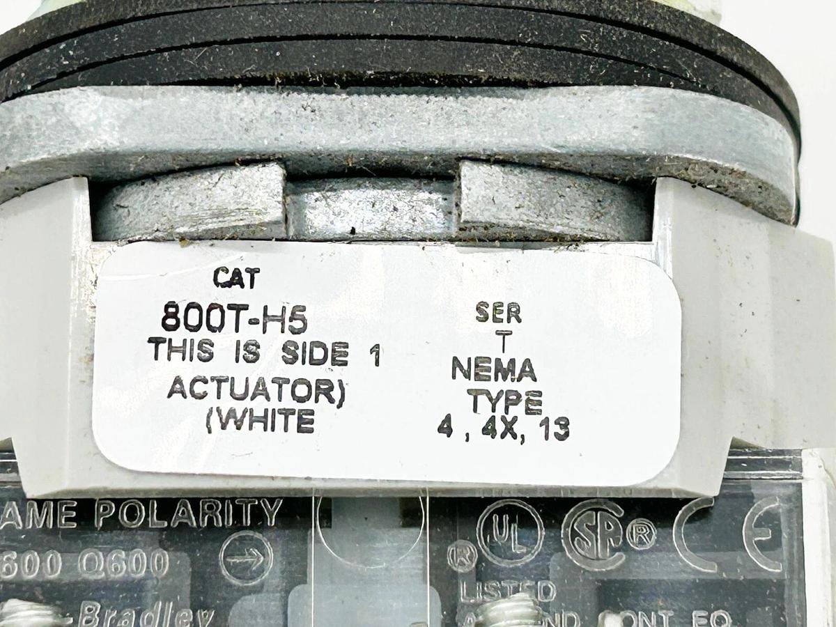 New Allen Bradley 800T-H5A Selector Switch 30MM 2 Position Ser.T