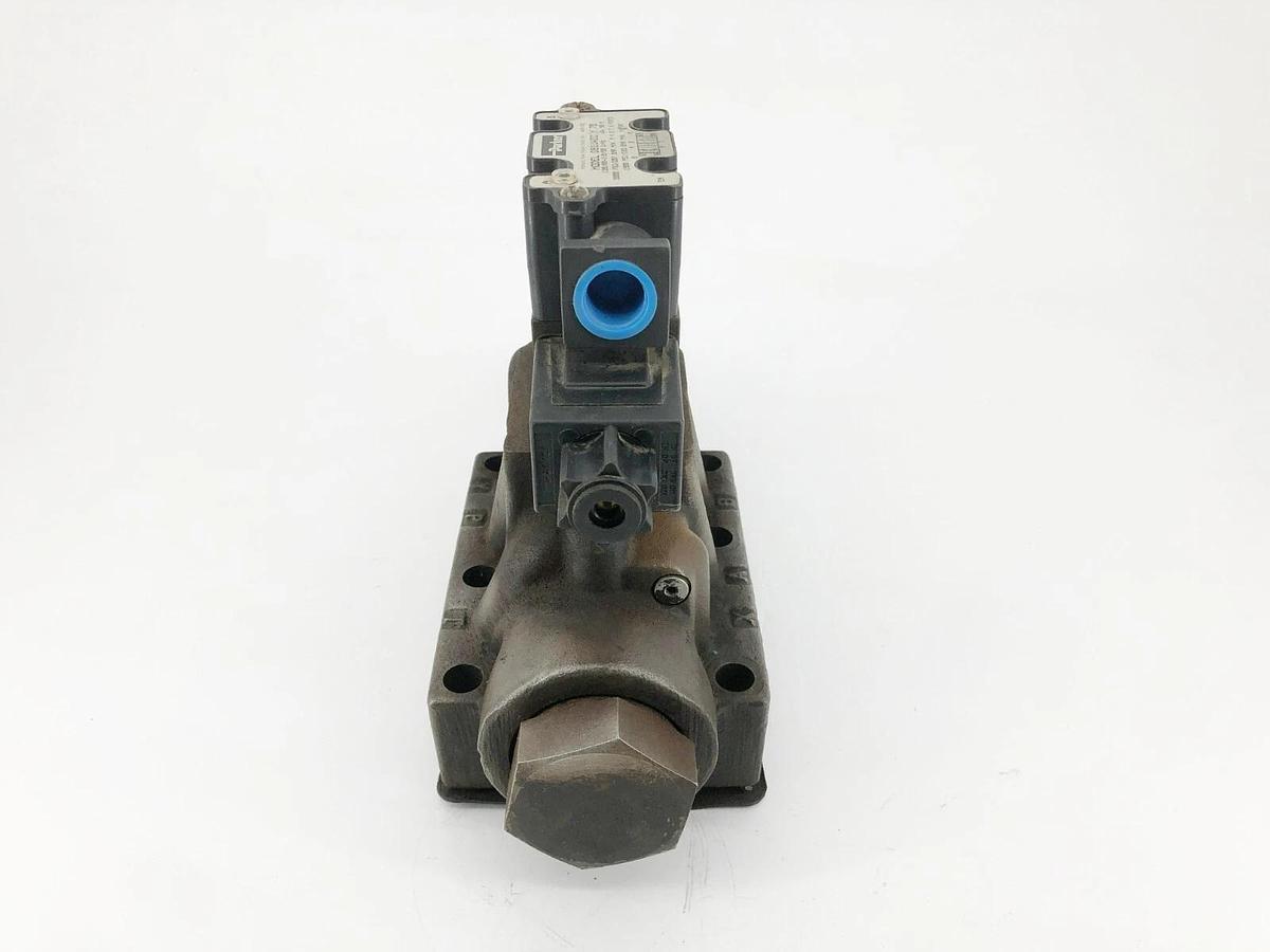 New Parker D61VW2C1Y 70 Directional Valve 120/60-11/50 .49-.58A