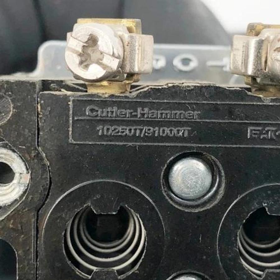 New Cutler Hammer 10250T/9100T Keyed Selector Switch 3-Pos. Maintained - No Box
