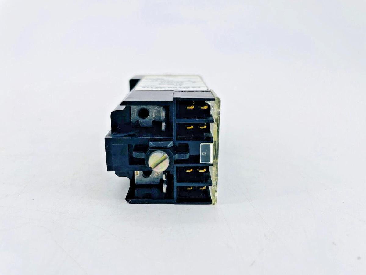 New Allen Bradley 800MR-16JA9BRA Illuminated Selector Switch Red 800MR-16JX9B