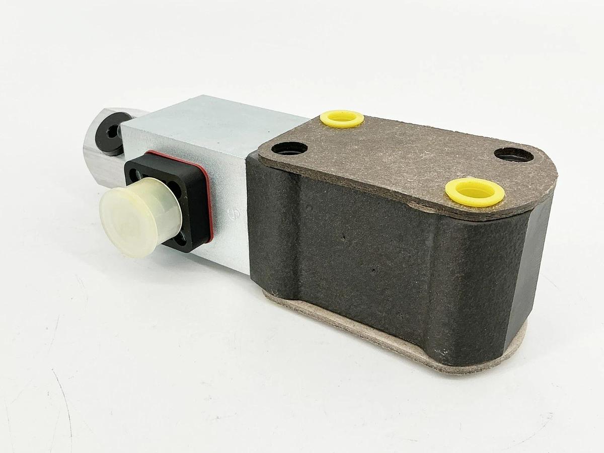 New Parker Denison S16-92488-0 Pressure Relief Valve 24V VP01-30-0Q-A1