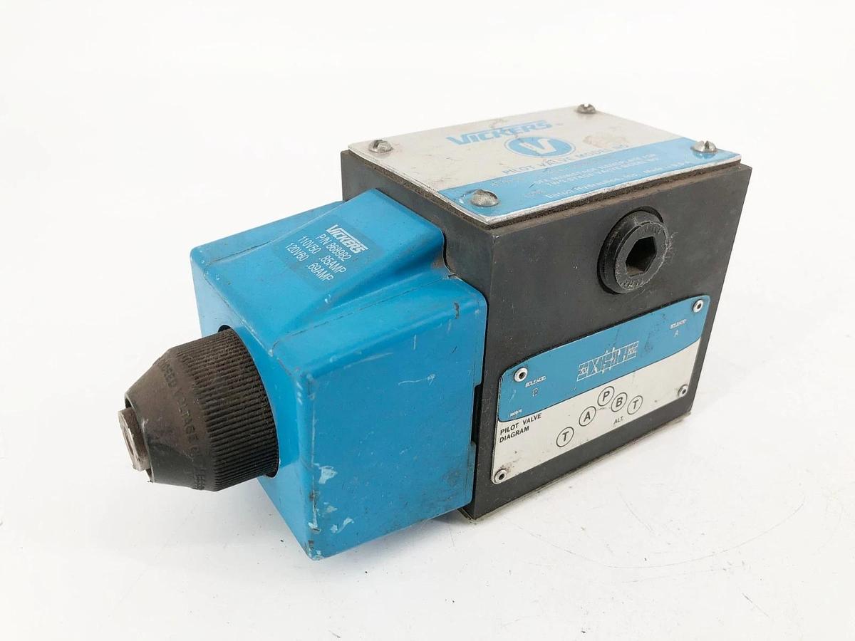 New Vickers DG4S4-016B-B-60 Directional Control Valve 110/120VAC 879158 - No Box