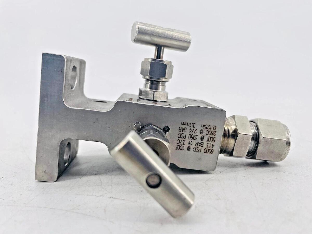 Used Swagelok SS-V2BF8-FL-G-SG-TR Instrument Manifold .125in
