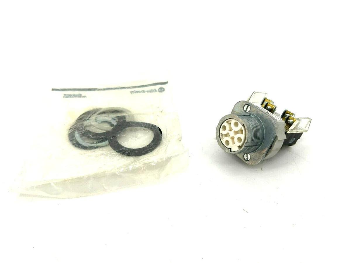New Allen Bradley 800T-H17A Ser. T Selector Switch, 2 Position (Missing Lever)