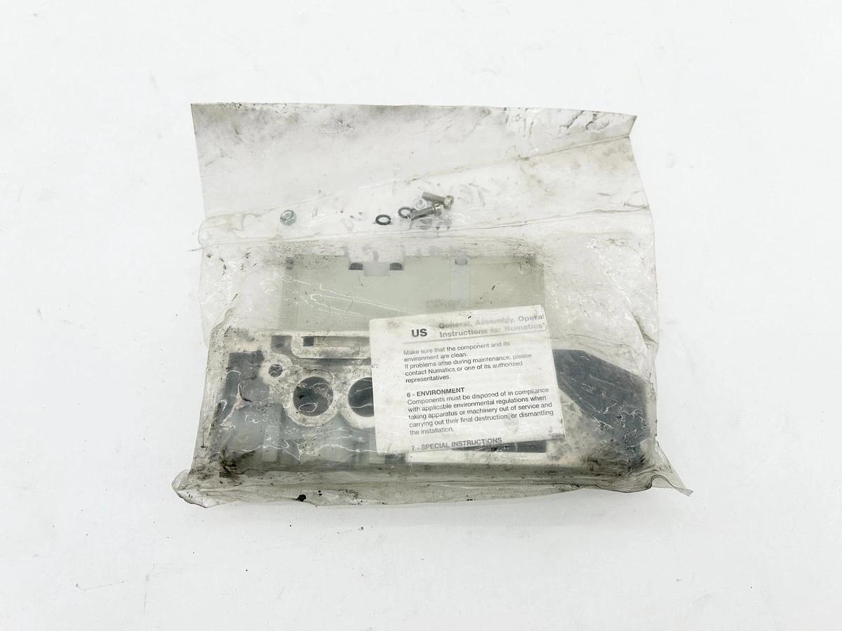 New Numatics 092BA415KN00030 Pneumatic Valve Single Solenoid 2 Position 120V