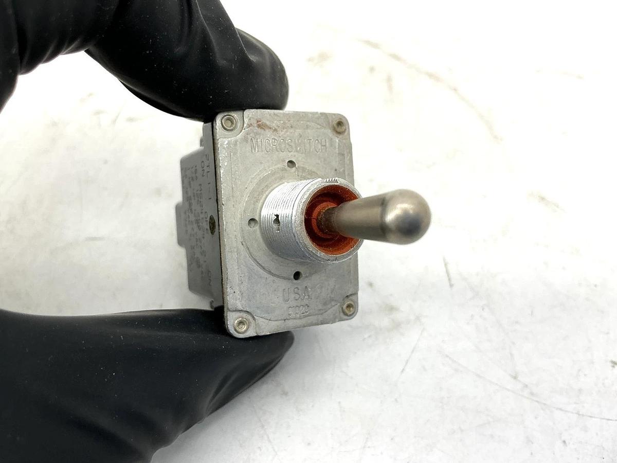 Used Microswitch MS24524-21 Toggle Switch On/Off/On 1/2HP 15A 277VAC 2TL1-1 MS2452421