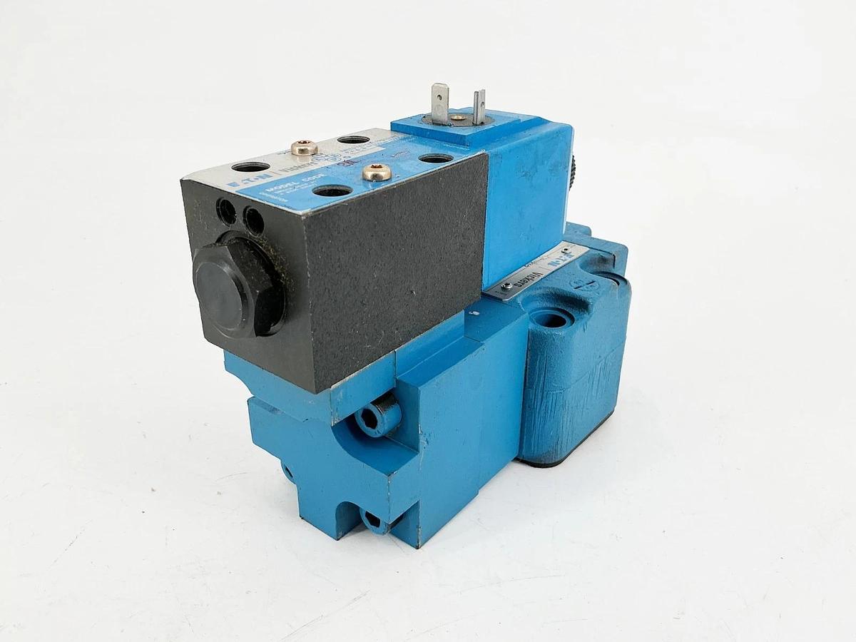 New Eaton Vickers PCG5V-6C-1-E-M-U-B6-11 Solenoid Valve 859617 - No Box