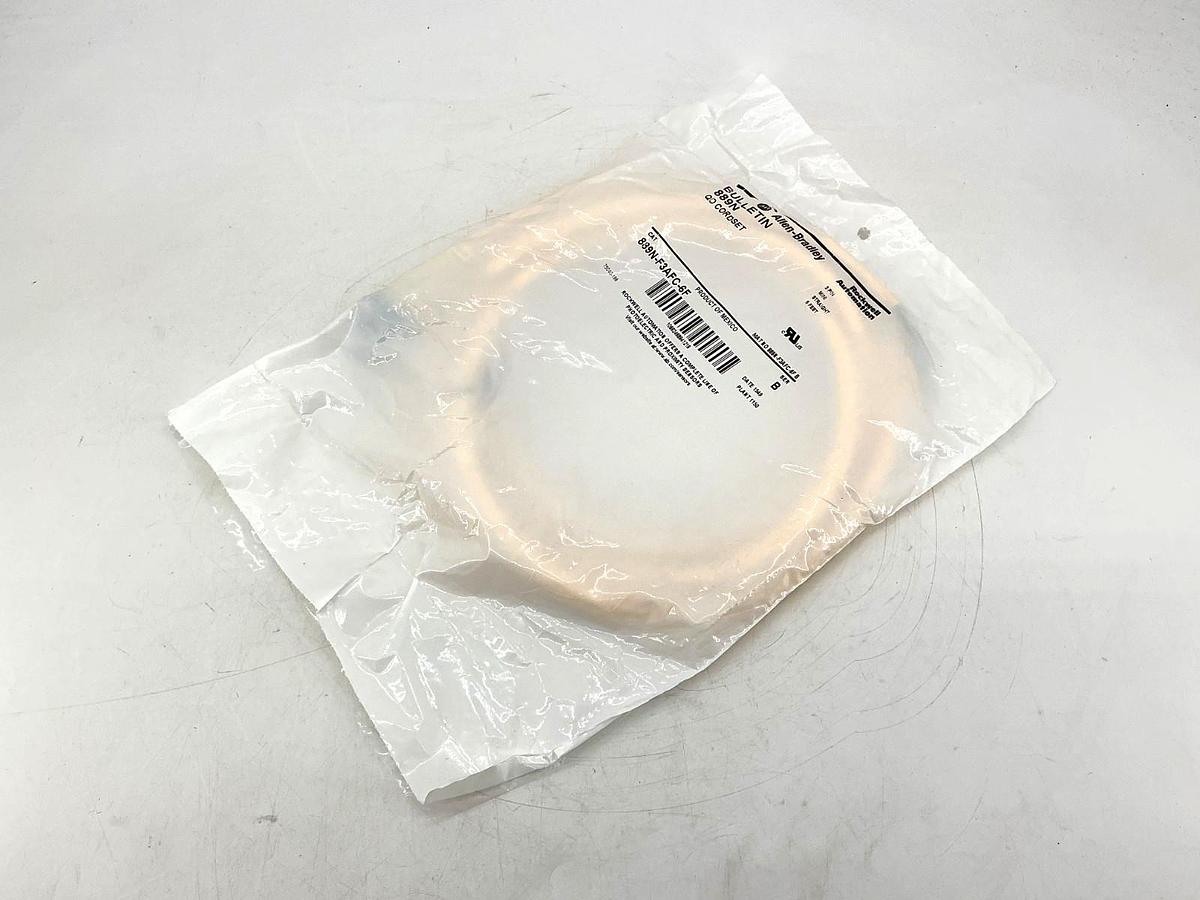 New Allen Bradley 889N-F3AFC-6F Ser B QD Cordset Female 3-Pin 3-Wire 6ft