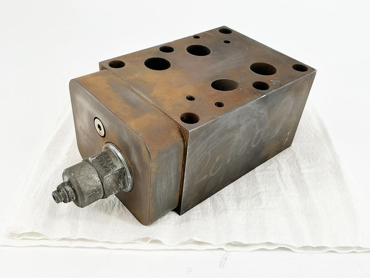 Used Sun Hydraulics PBA/S Sandwich Manifold CWGA-LHN