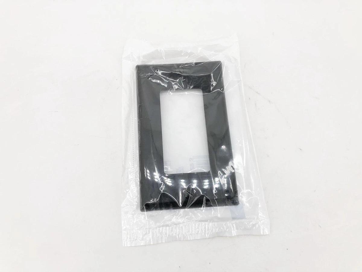 Lot of 8 New Leviton 019-80401-NE Black Decorative Wallplate 1-Gang