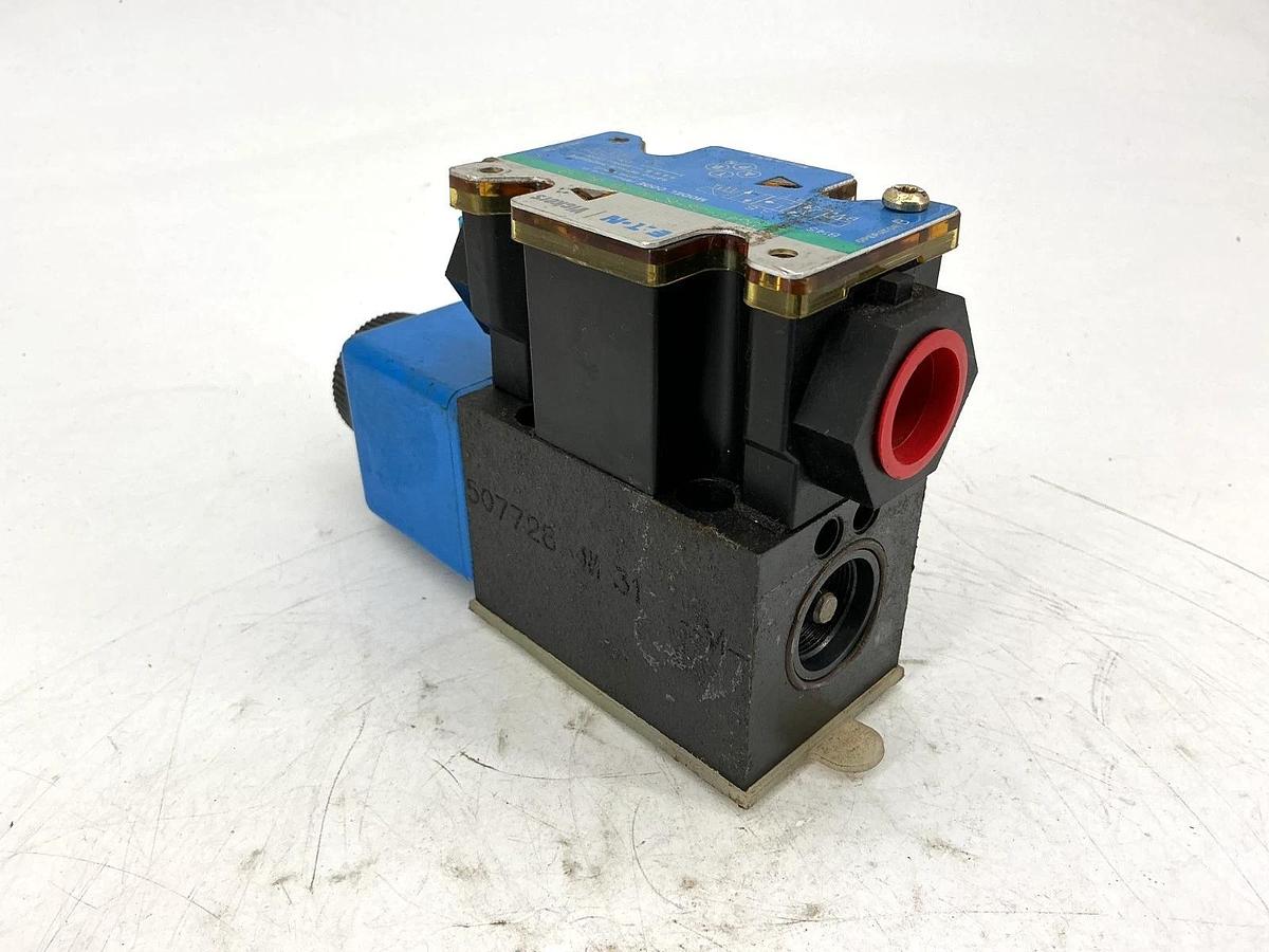 Eaton Vickers DG4V-3S-6C-M-FW-B5-60 Directional Valve 1450PSI 120V 02-109573