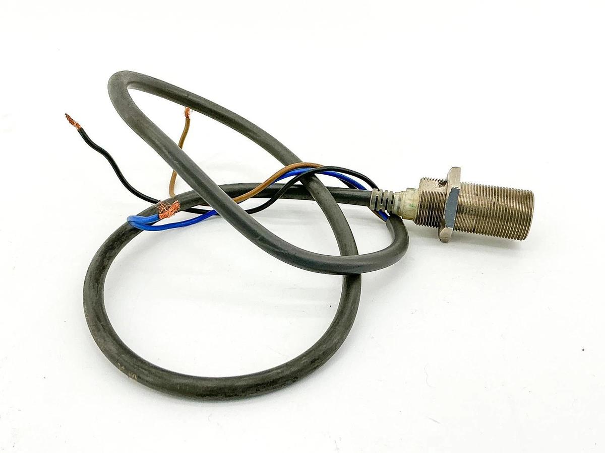 Used Lot of 2 Omron E2E-X5E1 Proximity Sensor 12-24V