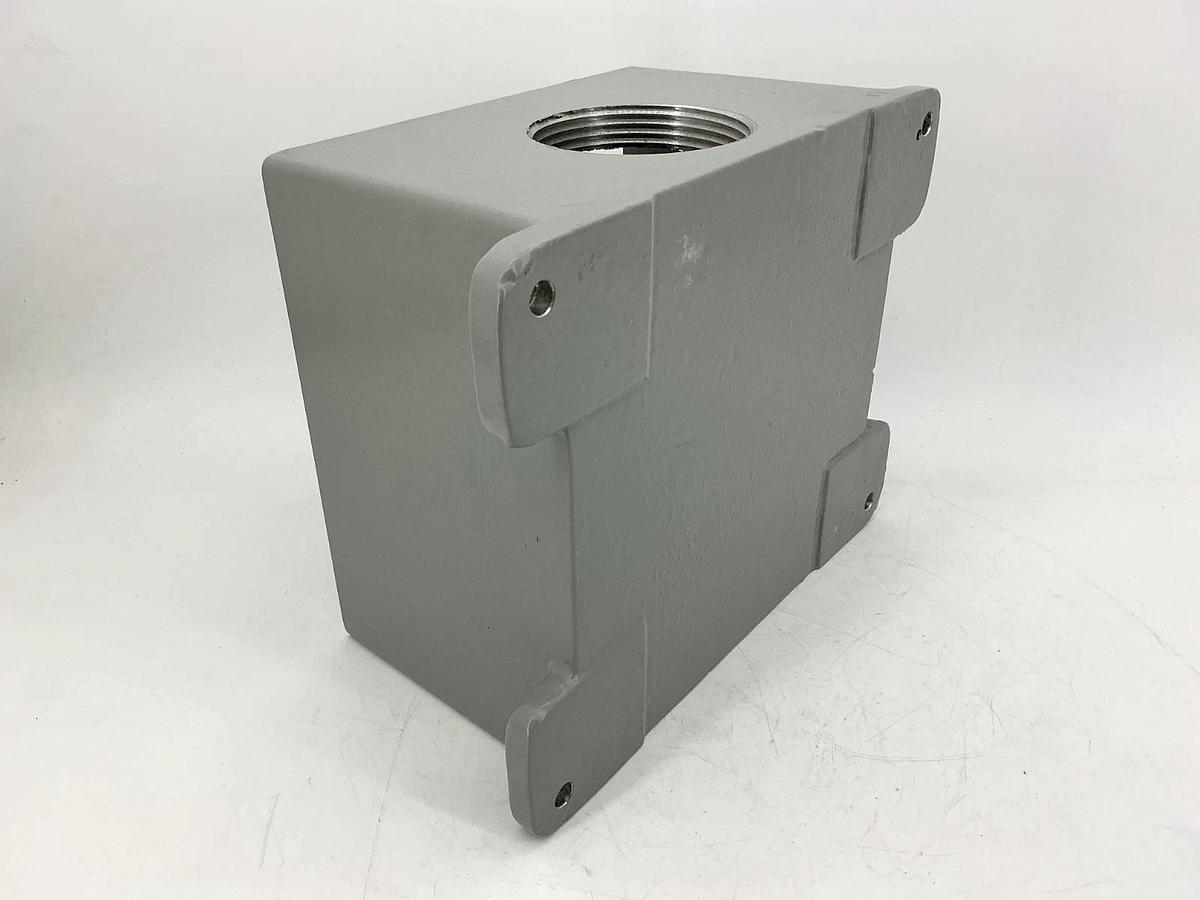 New Meltric 796C6N25 Junction Box 6-1/2" - Body Only (Missing Angle Adapter)