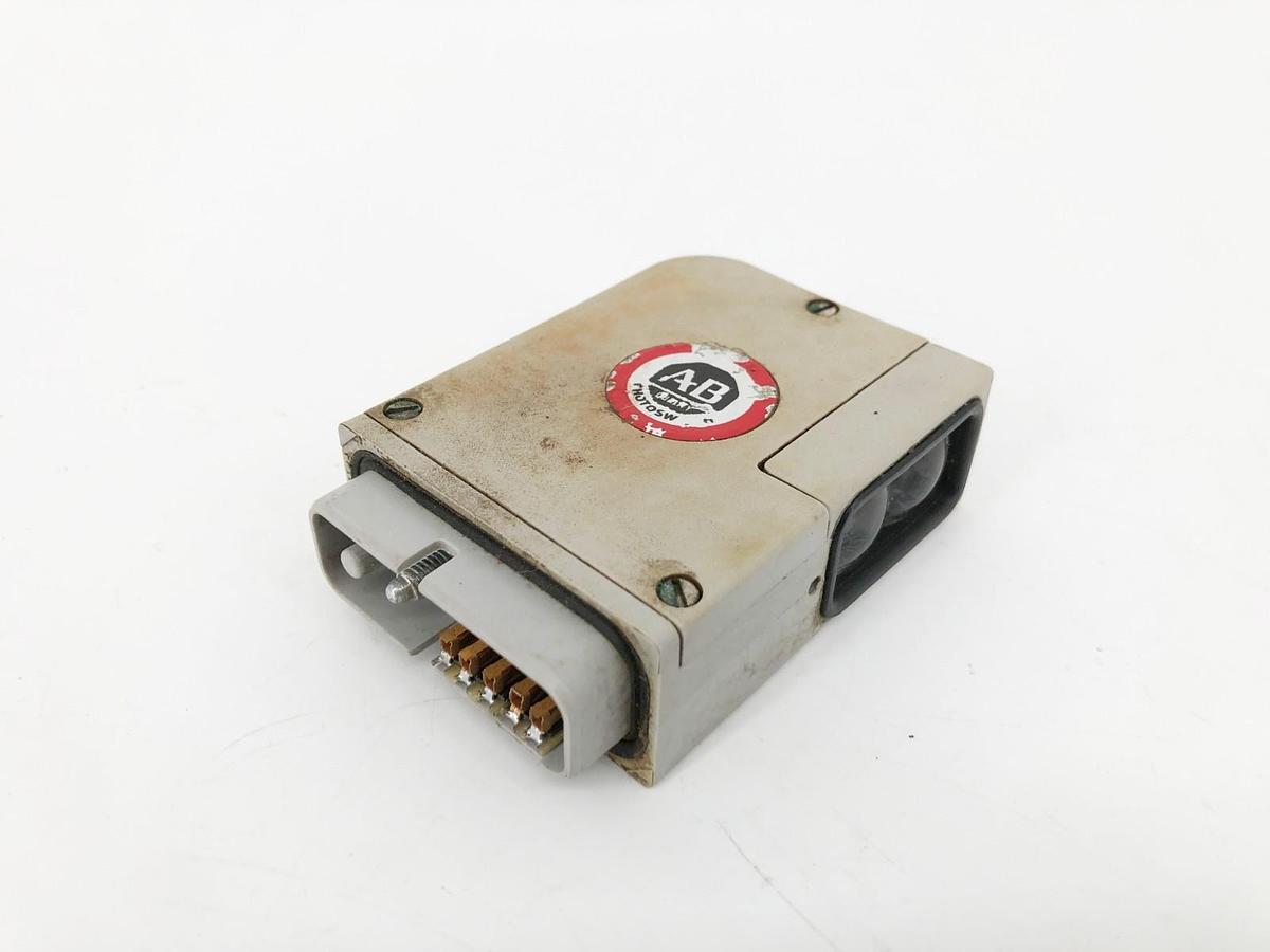 Used Allen Bradley 42LRC-5000 Retroreflective Diffuse Sensor Head (For Parts Only)