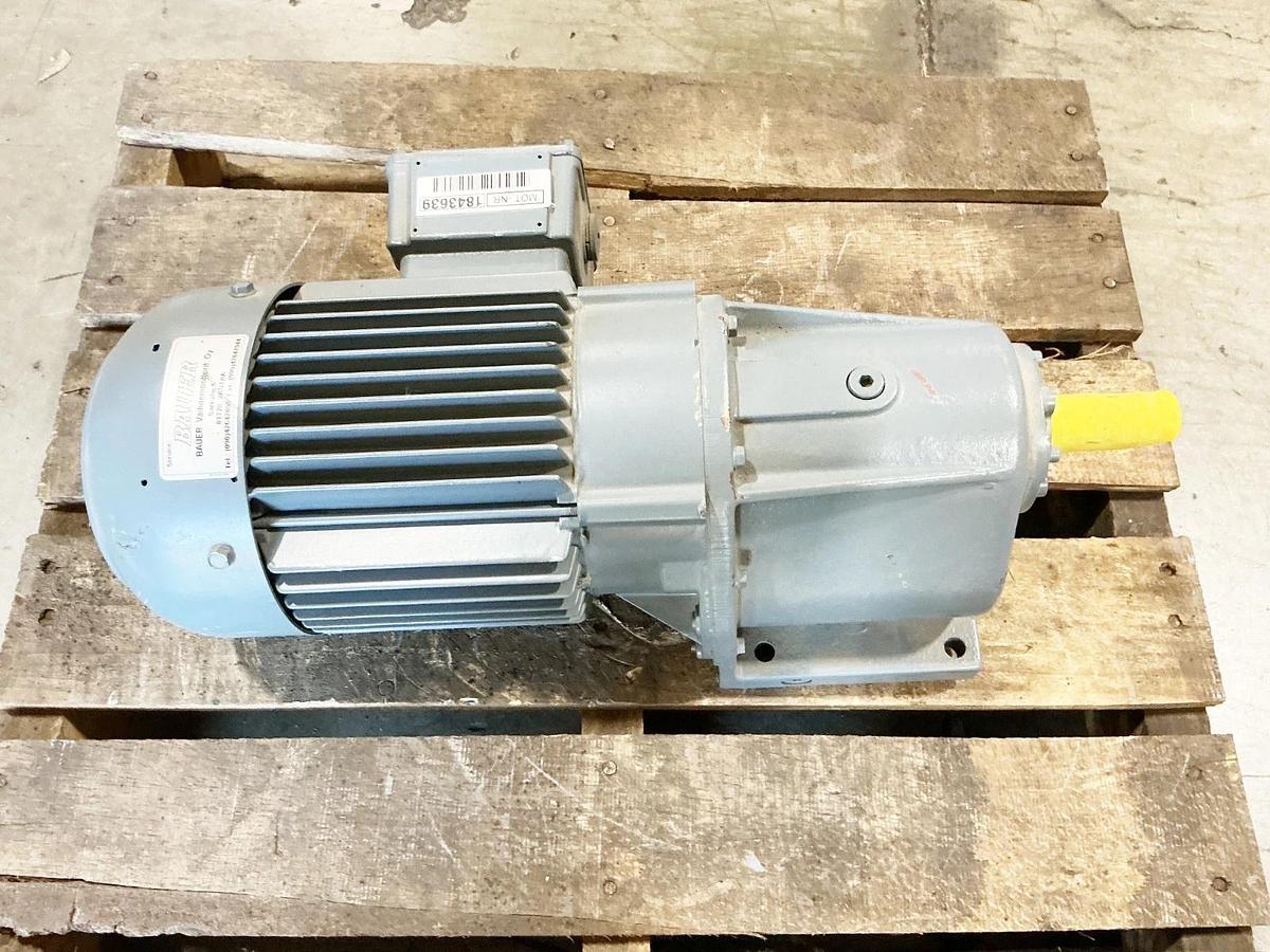 New Bauer G02-10/DK84-200-AS/M Gear Motor 575V 0.75KV 1420RPM 1.53A 60Hz