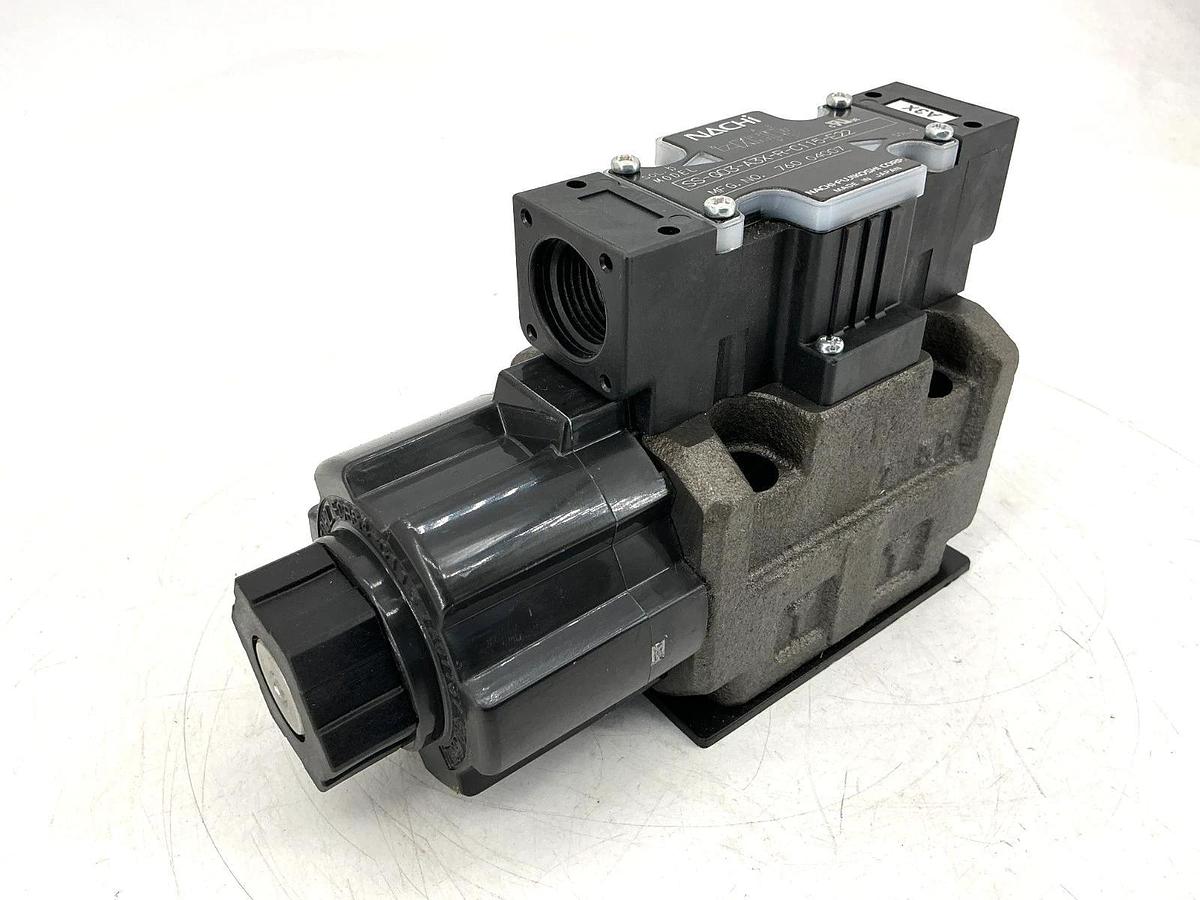 New Nachi SS-G03-A3X-R-C115-E22 Directional Control Valve 4-Way 5075PSI - No Box