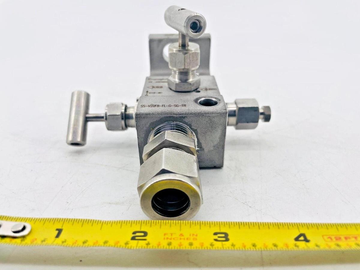 Used Swagelok SS-V2BF8-FL-G-SG-TR Instrument Manifold .125in