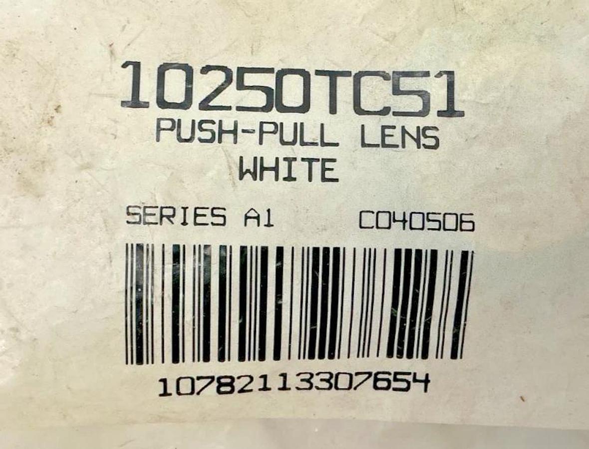 New Cutler-Hammer 10250TC51 Ser A1 Pushbutton Push-Pull Lens White