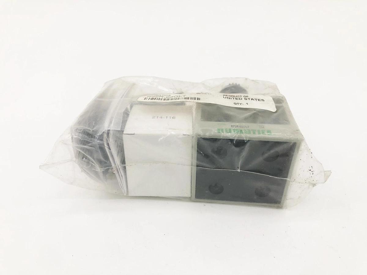 New Numatics R22R-02GLT Pressure Regulator 0-125psig 1/4" NPTF 3.8oz Bowl