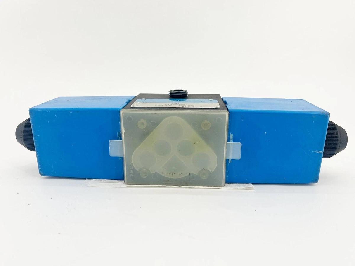 New Eaton DG4S2-012N-U-H-61 Pilot Valve 24VDC 1.8AMP 02-305185 - No Box