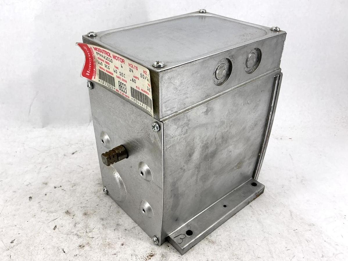 New Honeywell M944A1010 Modutrol Motor Time-60sec Stroke-160DEG 0.80A 24V 18W