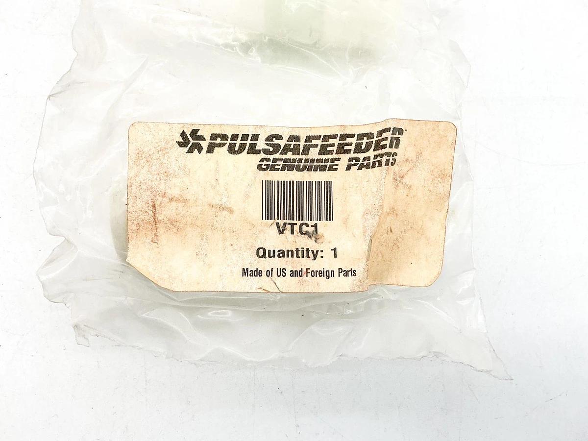 New Pulsafeeder NA601050-PVCC Pulsation Dampener 150PSI/10.3 PVC