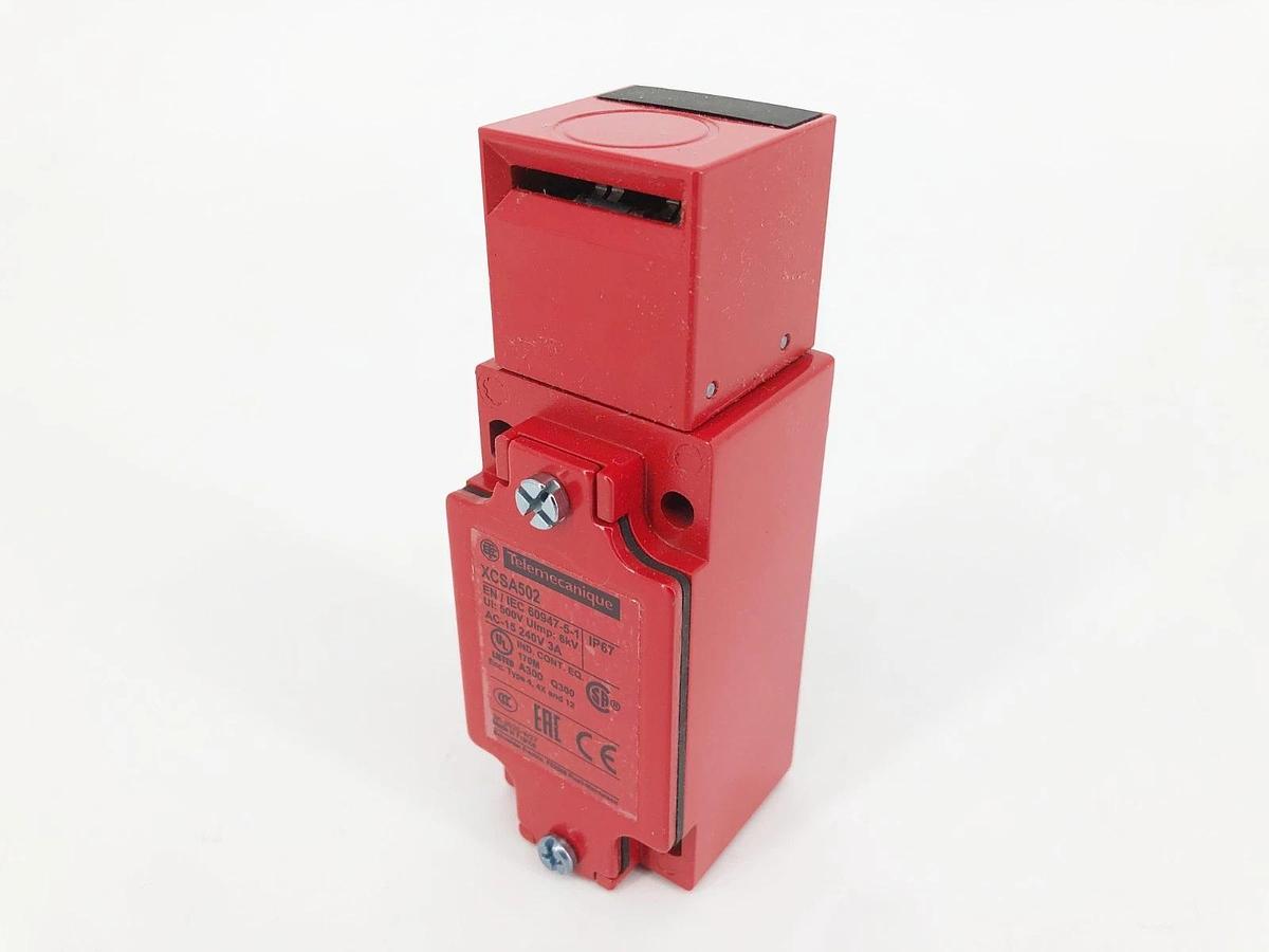 New Telemecanique XCSA502 Safety Limit Switch 500V AC15 240V 3A 071889