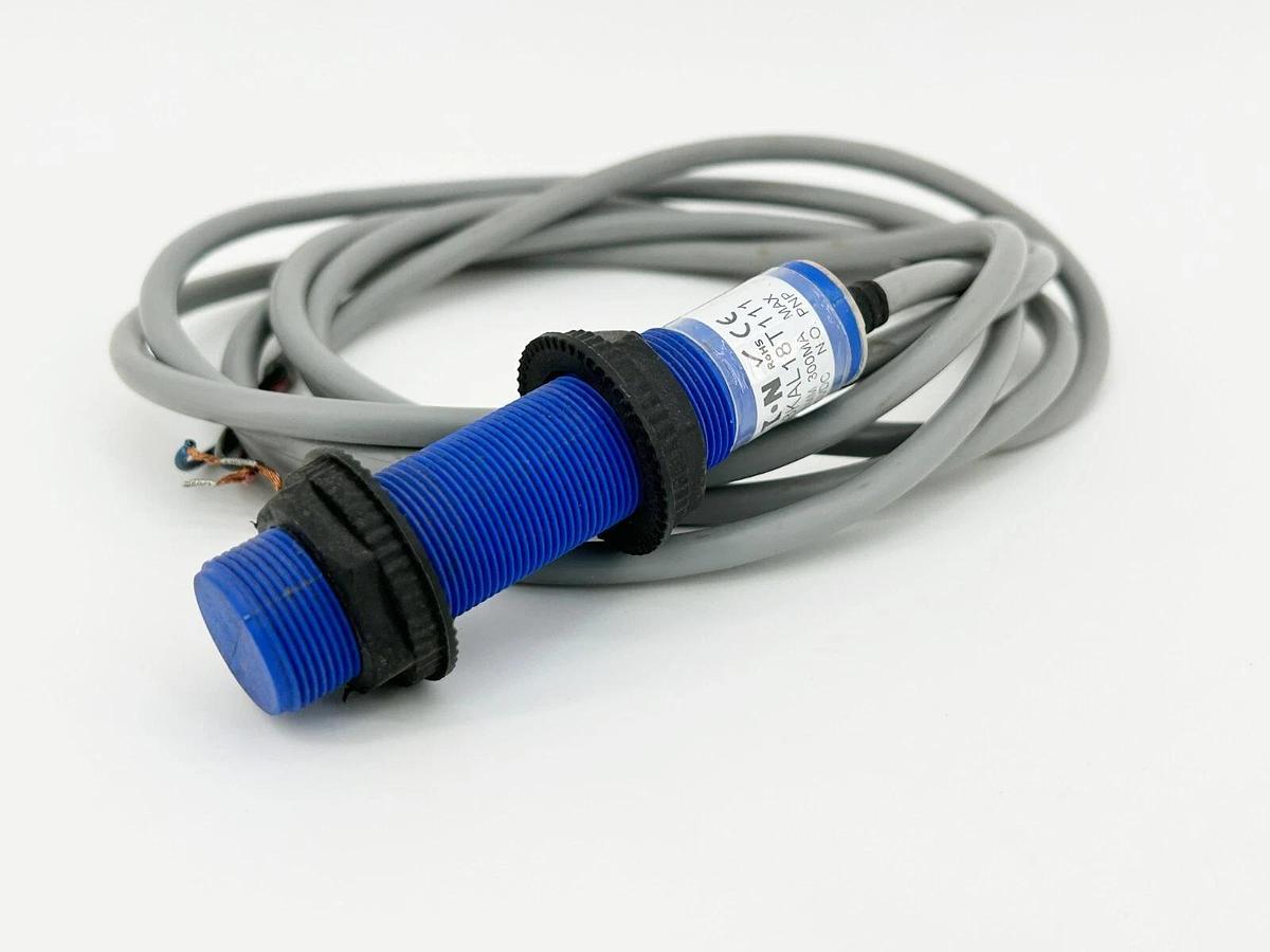 Used Eaton E53KAL18T111 Tublar Capacitive Proximity Sensor 3W PNP 2.5MA