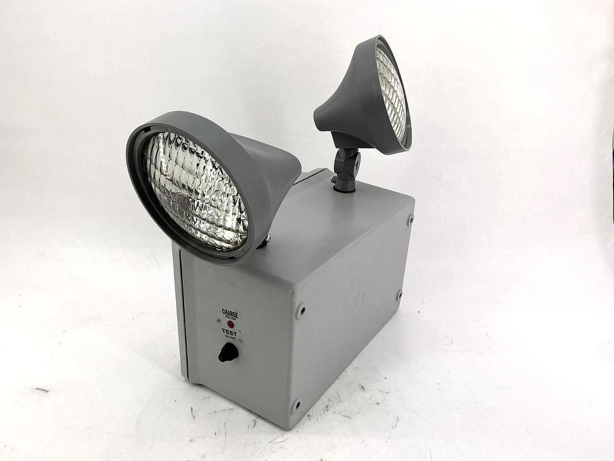 New Cooper Lighting UMB1 Sure-Lites Wet Location Emergency Light 6V 18W Max