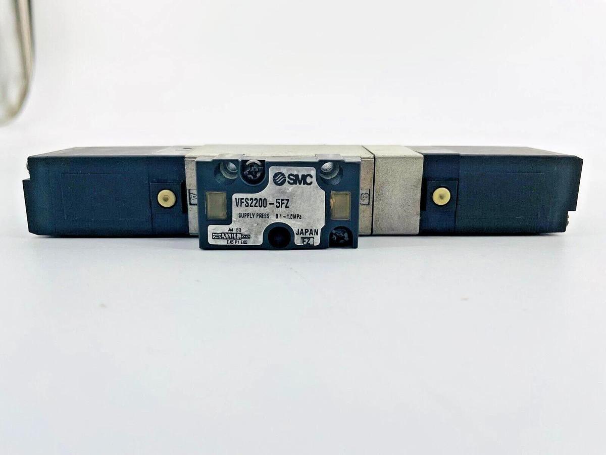 Used SMC VFS2200-5FZ Pneumatic Solenoid Valve 26V DC21-26V