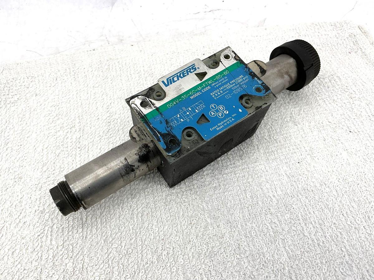 Used Vickers DG4V-3S-6C-M-FTWL-B5-60 Solenoid Directional Valve 5000PSI