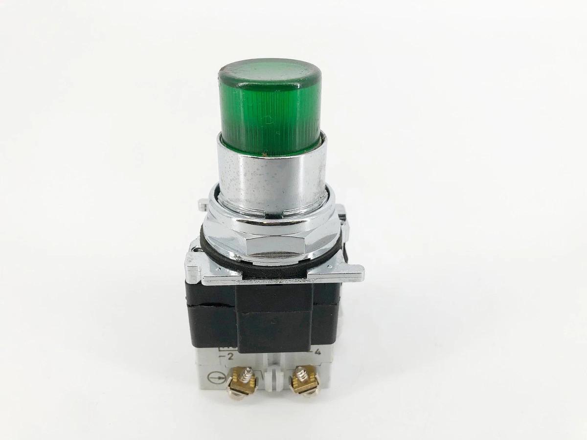 New Cutler Hammer 10250T/9100T/E34 Green Illuminated Pushbutton 120VAC - No Box