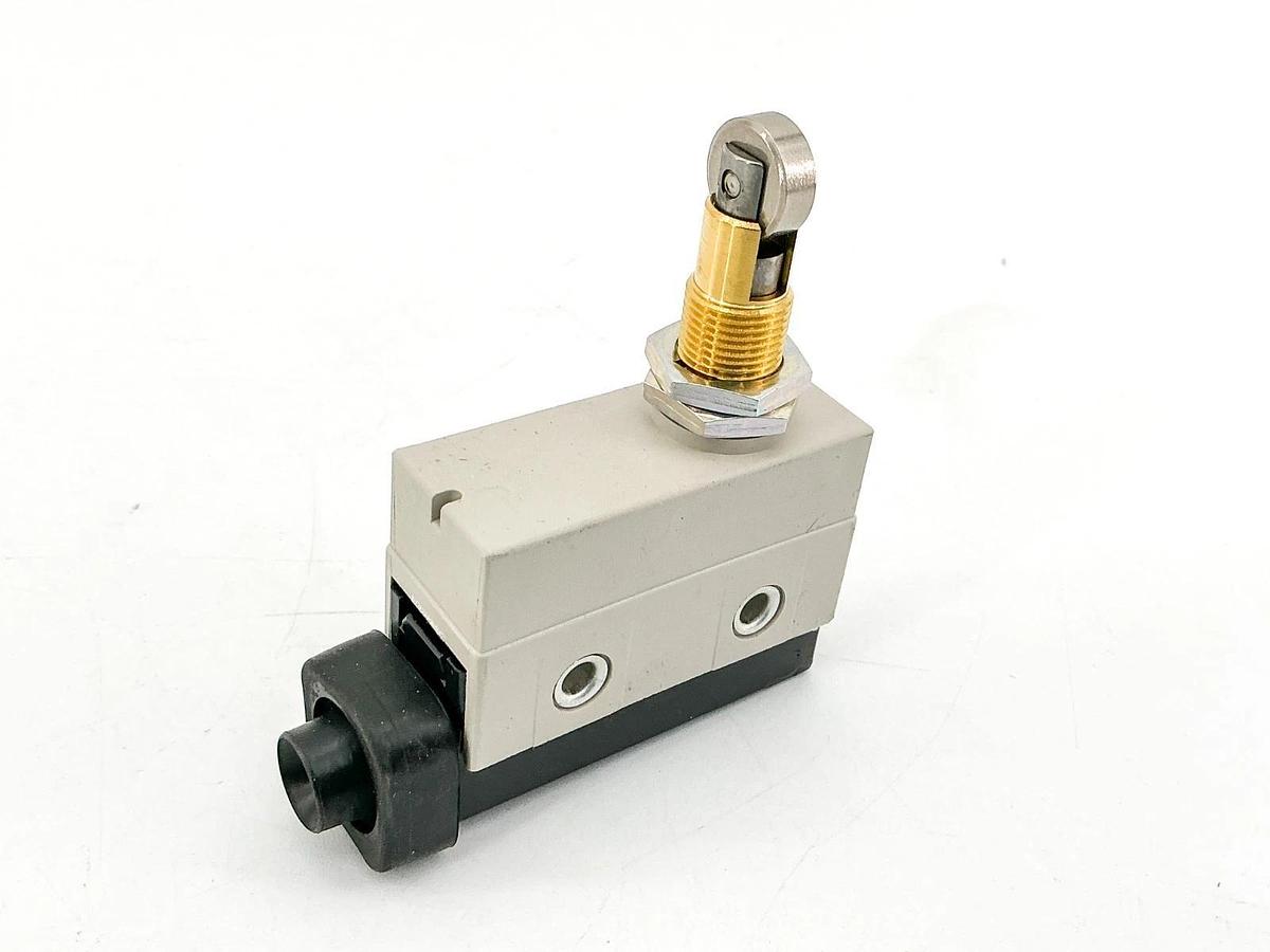 New Omron D4MC-5040 Limit Switch 250V 10A - No Box
