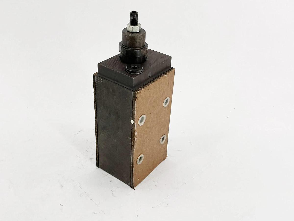 New Vickers DGMC-5-BT-GW-B-30 Pressure Relief Valve 315Bar 4570PSI - No Box