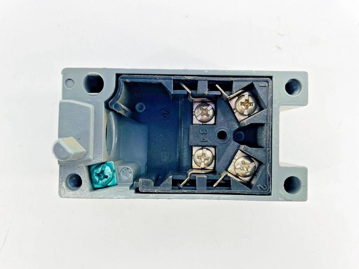 New Cutler Hammer E51RC Sensor Receptacle Series A1