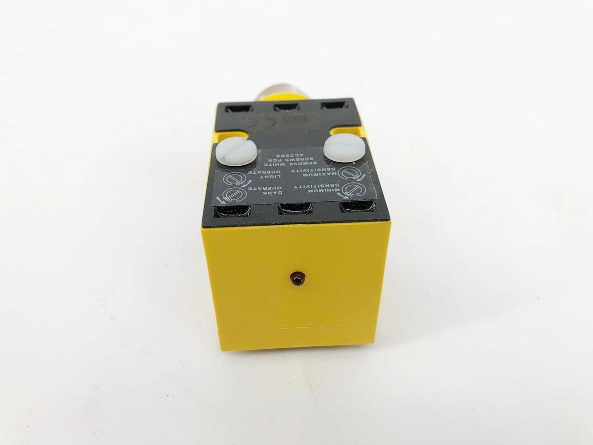 New Banner Engineering SM912CVQD Photoelectric Sensor 10-30VDC 26030