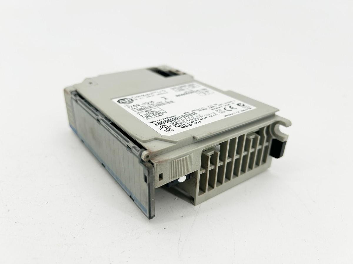 Used Allen Bradley 1769-IQ16 I/O Module 16 PT 24VDC Sink/ Source Input SER A