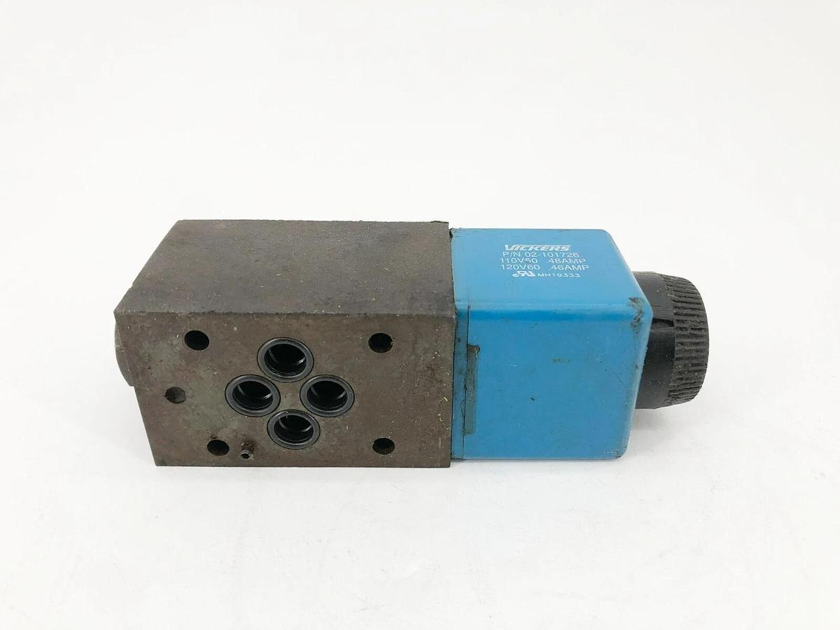 Used Vickers DG4V-3S-2A-M-U-B5-60 Directional Control Valve 120V 1450psi 02-109632