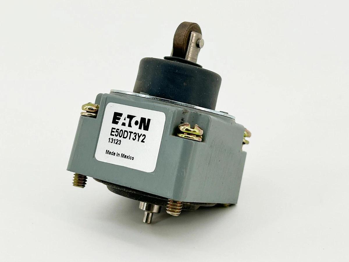 New Eaton E50DT3Y2 Limit Switch Head Spring Return Top Push Roller