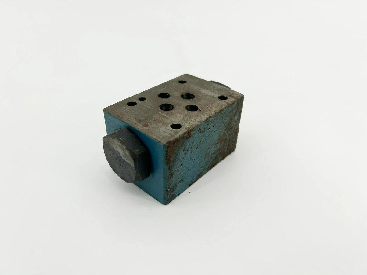 Used Bosch 0811024105 Manifold Check Valve Block, 4500psi 0 811 024 105