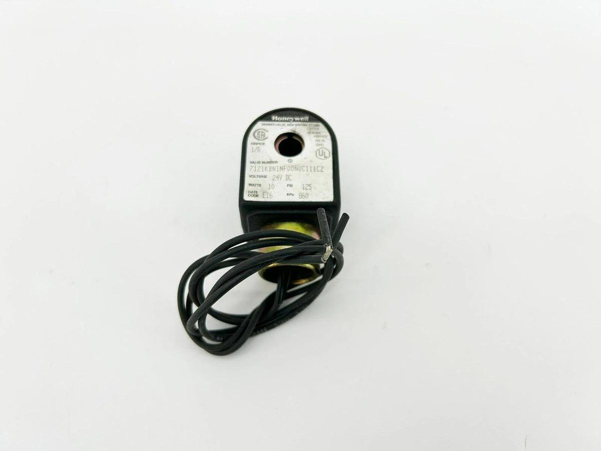 New Honeywell 7121KBN1NF00N0C111C2 Solenoid Valve 1/8", 24VDC (Coil Only)