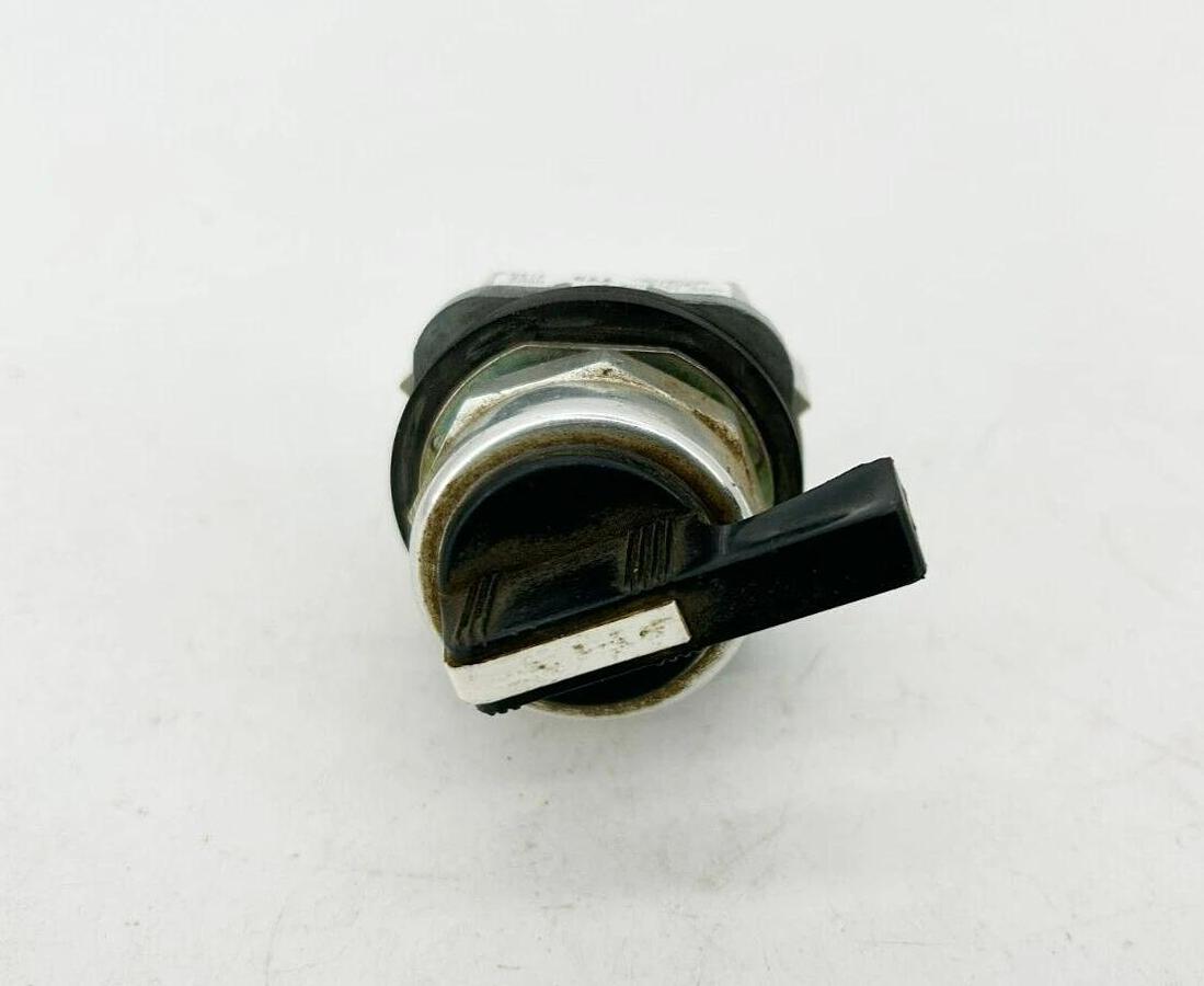 Used Allen Bradley 800T-N2KF4 Ser. T Selector Switch 4-Position NEMA 4 13