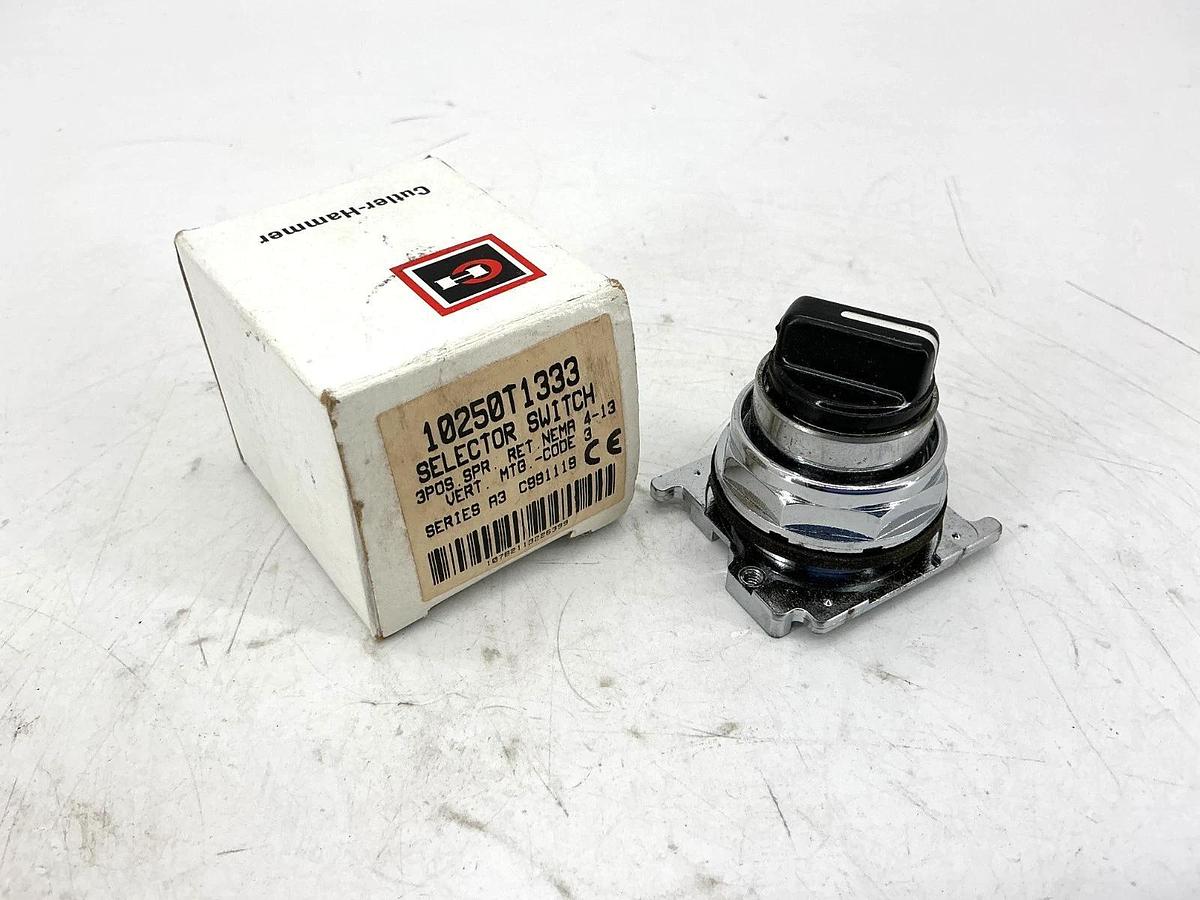 New Cutler-Hammer 10250T1333 Ser A3 Selector Switch 3-Position Spring Return