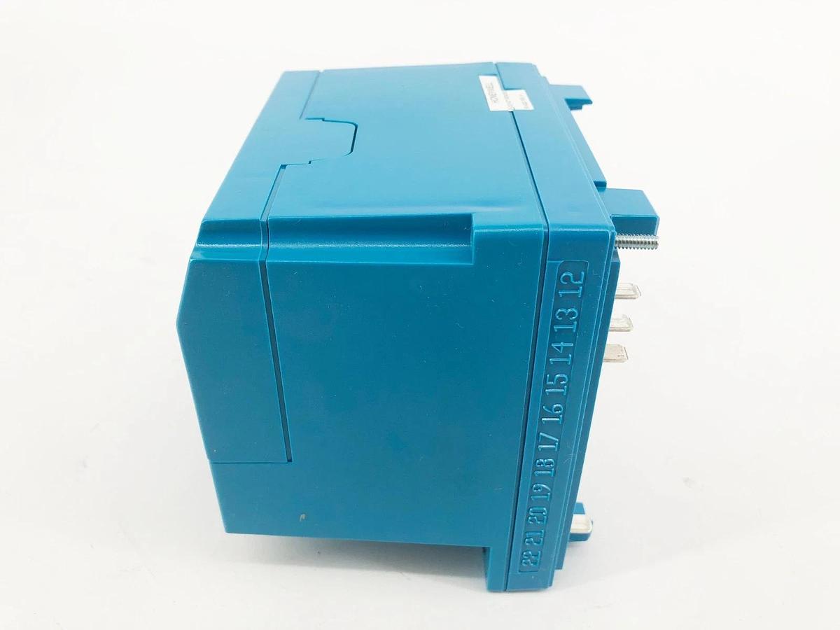 New Honeywell RM7823A1016 Primary Flame Switch w/ Dust Cover 120VAC - No Box