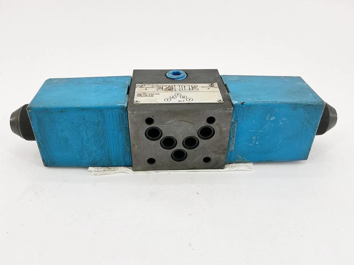 Used Vickers 02-119594-DG4S4-012C-H-60 Directional Valve 24VDC 1.8A B98S