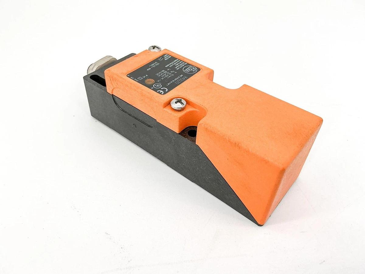 New IFM IME2015BFBOA/NPT Proximity Sensor 250V 300mA 15mm IM0020 - No Box