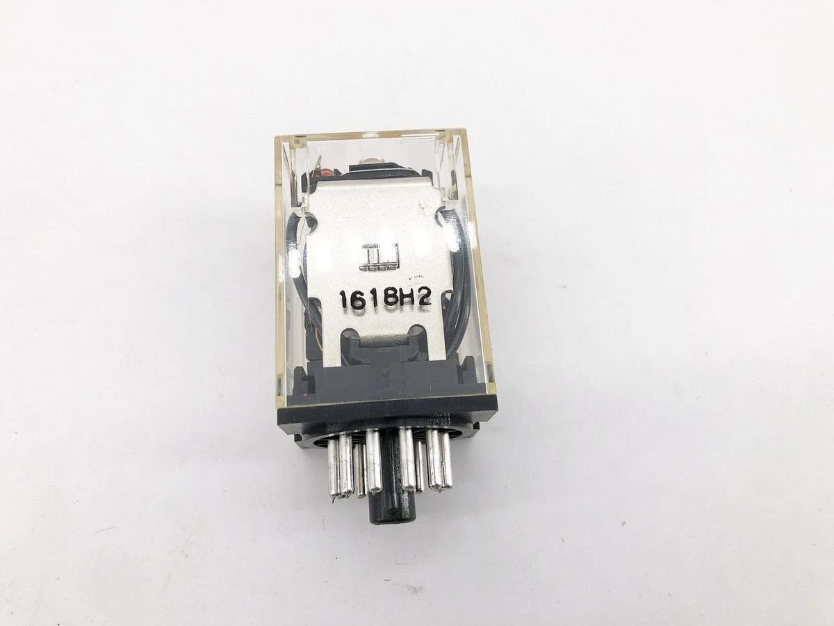 New Cutler Hammer D3PR33T Relay 3PDT 24VAC w/ Test Button