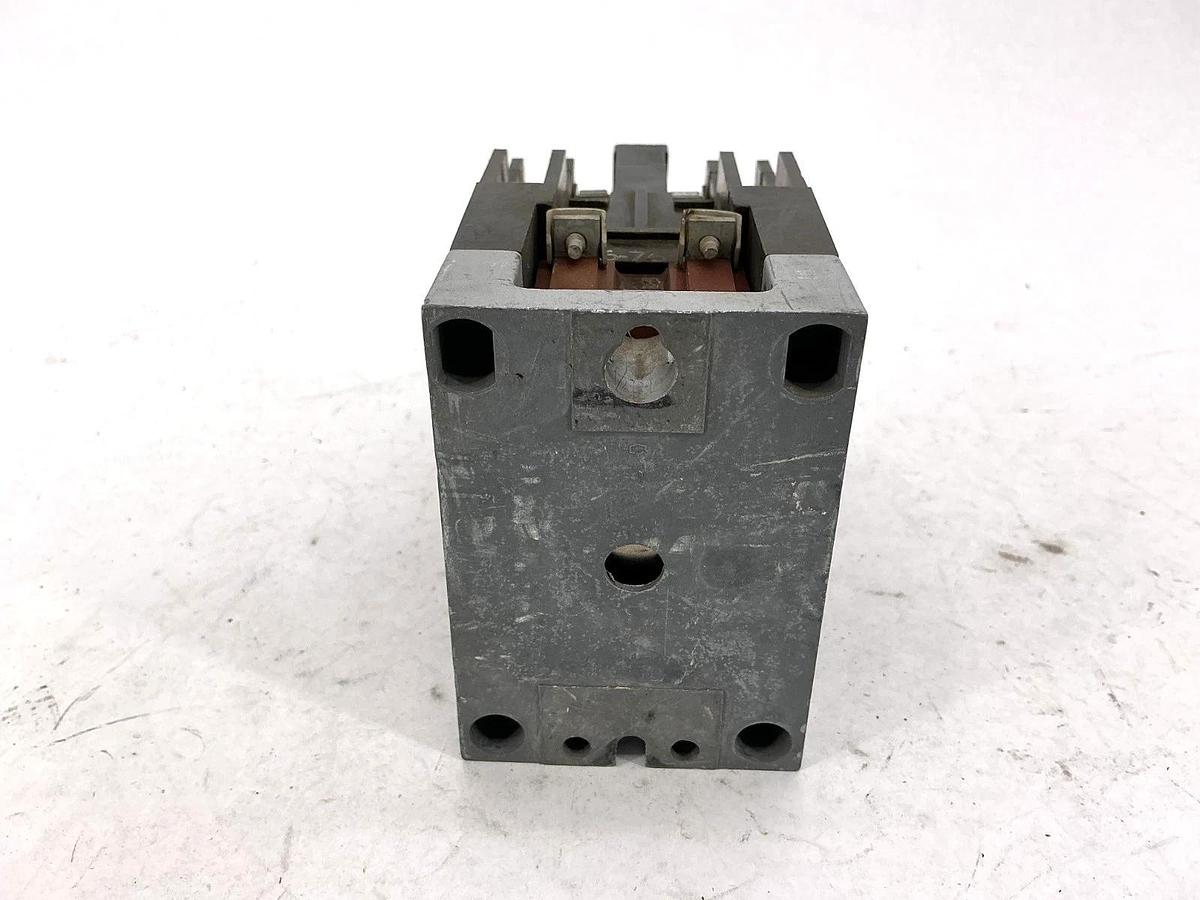 Used Cutler-Hammer D23MB Ser A2 Type M Relay w/ D23MD Accessory 10A 300V