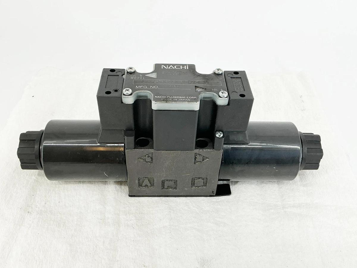 New Nachi SS-G01-E3X-R-D2-E31 Directional COntrol Valve 24VDC 5075PSI DO3 6Y0